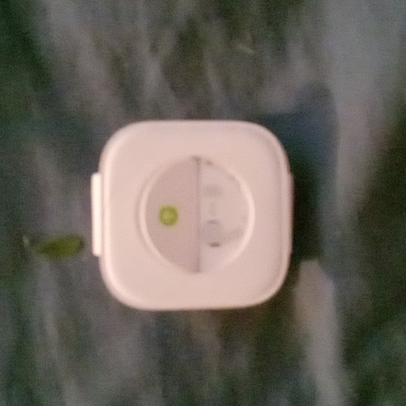 Apple Airpods with case and and charger - Picture 4 of 6